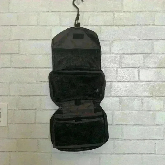 Jansport Travel for Toiletries Bkack - Picture 2 of 3